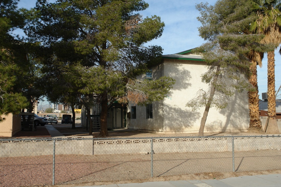 635-637 N 10th St in Las Vegas, NV - Building Photo