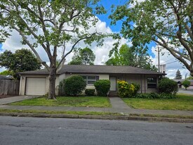 1545 Brookside Dr in Santa Rosa, CA - Building Photo
