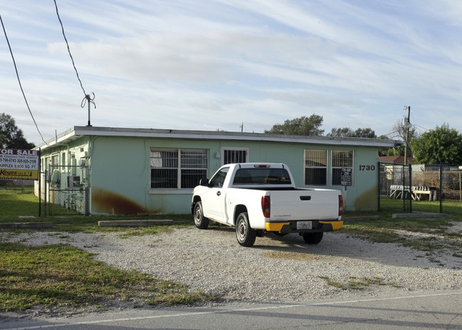 1720-1730 NE 149th St in Miami, FL - Foto de edificio - Building Photo