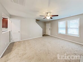 496 Sherrill Farm Dr in Benson, NC - Foto de edificio - Building Photo