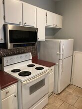 13715 Kenner Ave, Unit D in Baton Rouge, LA - Foto de edificio - Building Photo