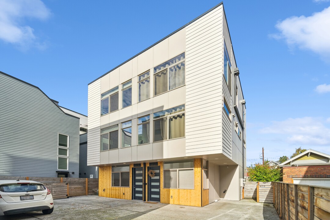 608 N 46th St in Seattle, WA - Building Photo