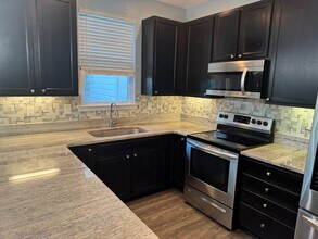 1705 Halesworth Ln in Virginia Beach, VA - Building Photo - Building Photo