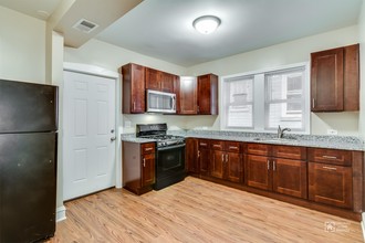 7952 S Evans Ave-Unit -2 in Chicago, IL - Building Photo - Building Photo