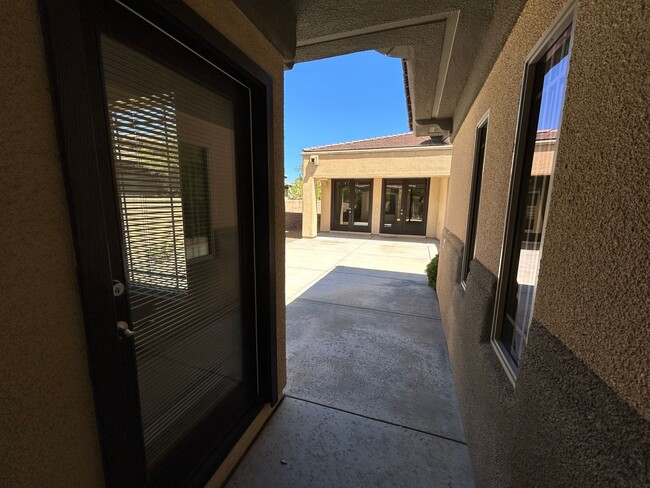 4 Chatmoss Rd in Henderson, NV - Building Photo - Building Photo