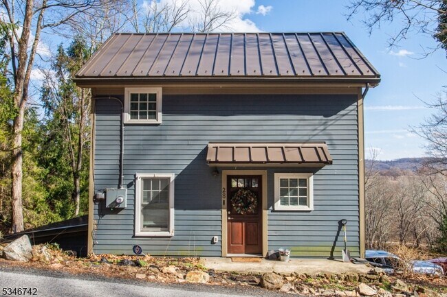 28 Middle Valley Rd in Washington Township, NJ - Building Photo - Building Photo