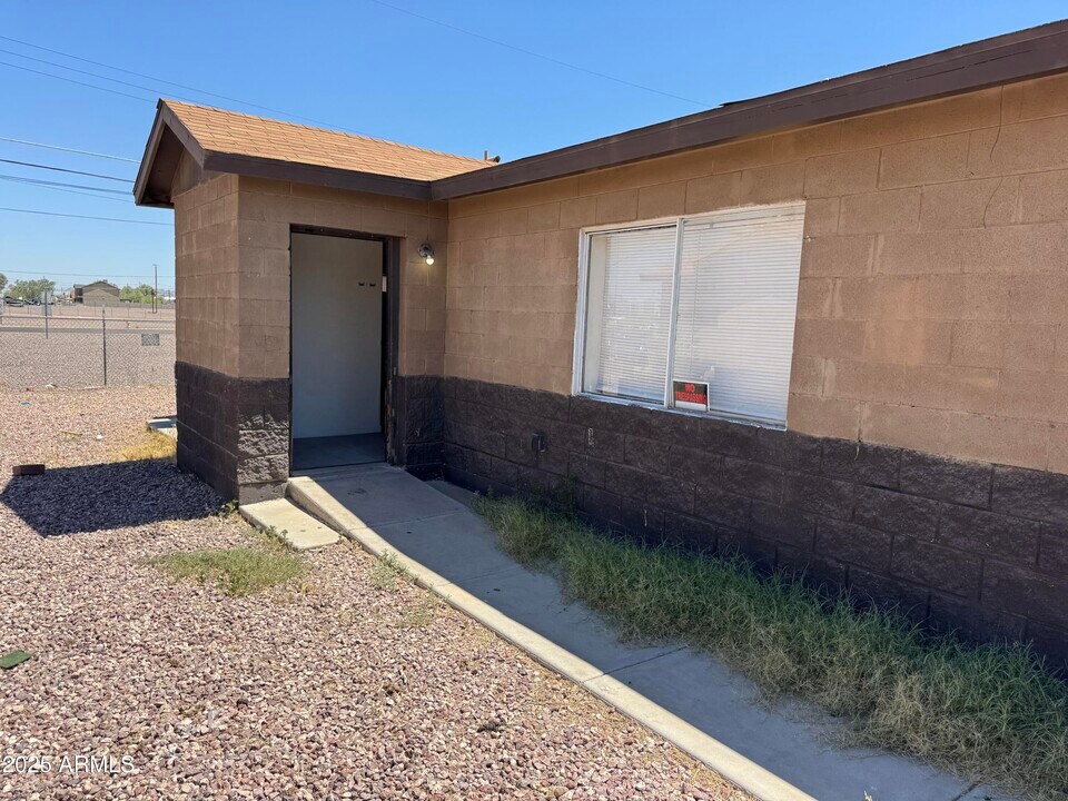 1224 E Apache St in Phoenix, AZ - Building Photo