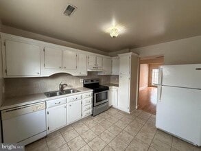 405 Olde Greenwich Cir in Fredericksburg, VA - Building Photo - Building Photo