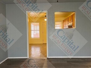 219 E Douglas Dr in Midwest City, OK - Building Photo - Building Photo