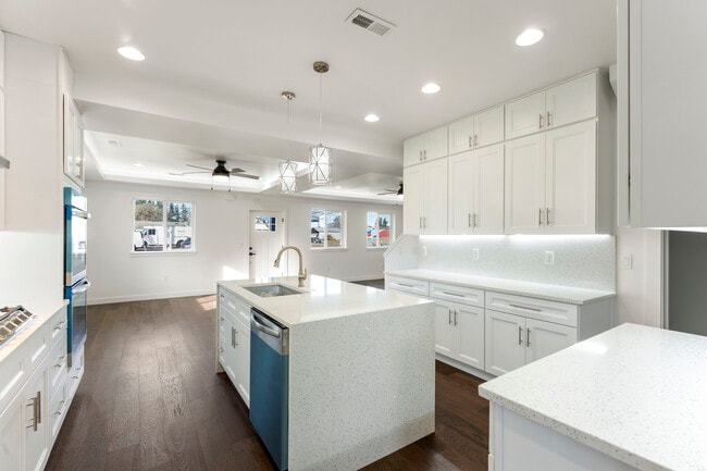 property at 413 S Trade St