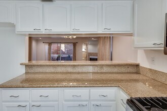 321 W Dryden St in Glendale, CA - Building Photo - Building Photo