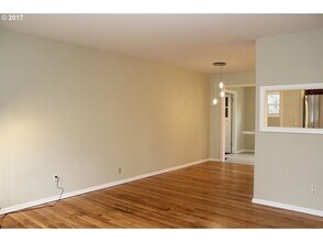 9330 N Fairhaven Ave in Portland, OR - Building Photo - Building Photo