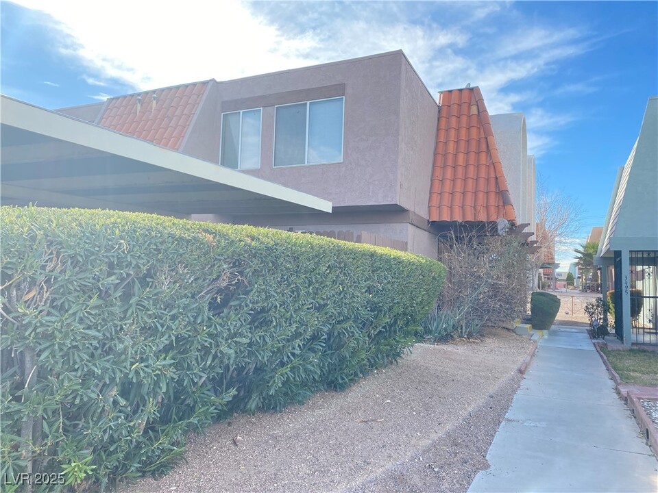 3503 Villa Knolls S Dr in Las Vegas, NV - Building Photo