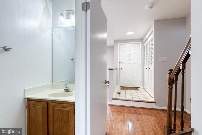 38 Tudor Ct in Timonium, MD - Foto de edificio - Building Photo