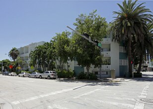 Montego Apartments in Miami Beach, FL - Foto de edificio - Building Photo