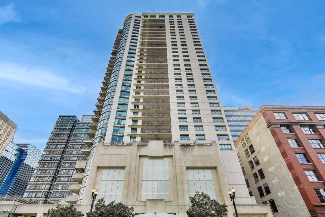 125 S Jefferson St in Chicago, IL - Building Photo