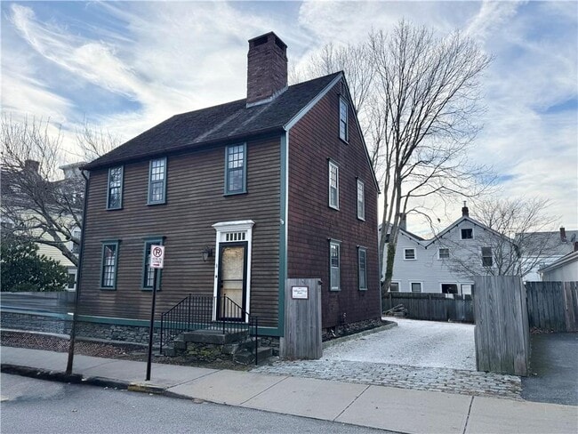 property at 9 Thames St