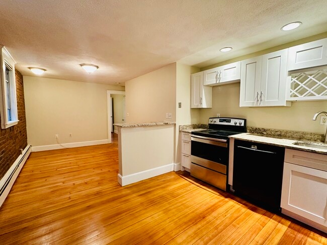 39 South St, Unit 4 in Boston, MA - Building Photo - Building Photo