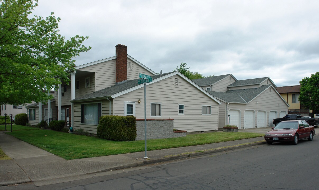 1715-1745 NW Division St in Corvallis, OR - Building Photo