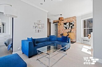 211 W 10th St in New York, NY - Building Photo - Building Photo
