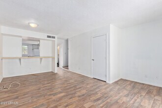 2832 E Marconi Ave-Unit -103 in Phoenix, AZ - Building Photo - Building Photo