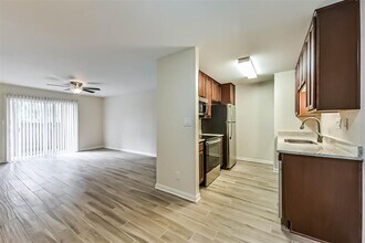 1860 White Oak Dr in Houston, TX - Building Photo - Building Photo