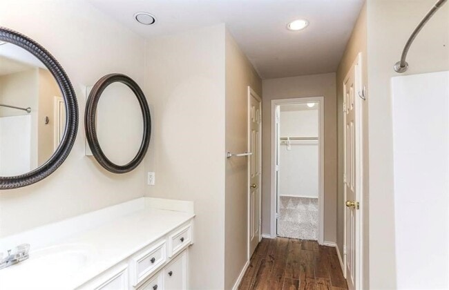 property at 730 Redwing Pl Dr