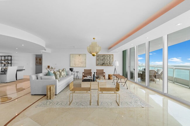 1643 Brickell Ave, Unit 2805 in Miami, FL - Foto de edificio - Building Photo