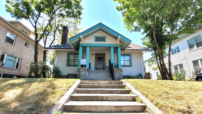 1737 W Tenth Ave, Unit 1735 in Spokane, WA - Building Photo - Building Photo