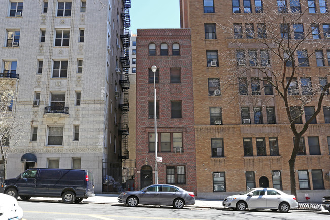 770 West End Ave in New York, NY - Building Photo - Building Photo