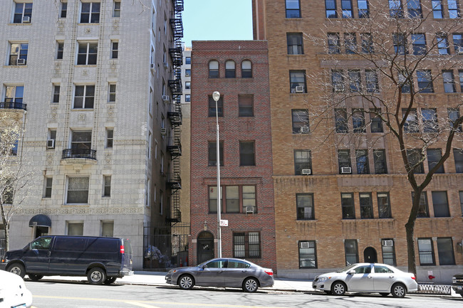 770 West End Ave in New York, NY - Building Photo - Building Photo