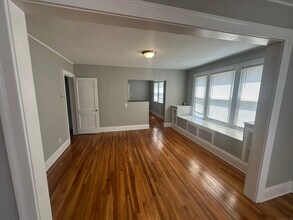 240 Linwood St-Unit -2 in New Britain, CT - Building Photo - Building Photo