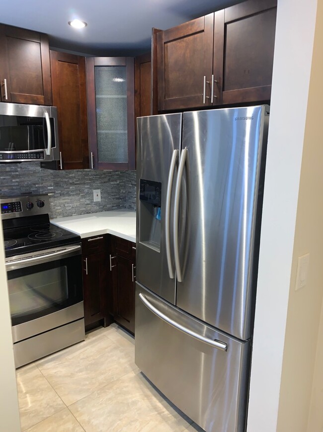 430 SE 7th St in Dania Beach, FL - Building Photo - Building Photo