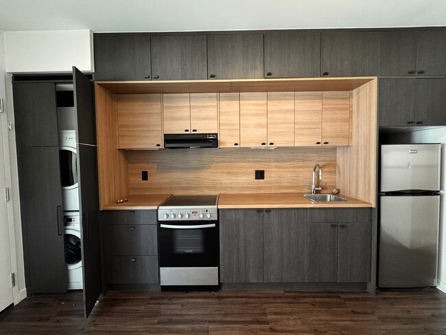 384 Harbour Rd in Victoria, BC - Building Photo - Building Photo