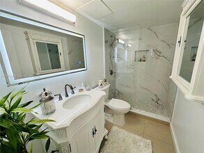 301 Golden Isles Dr, Unit 114 in Hallandale Beach, FL - Building Photo - Building Photo