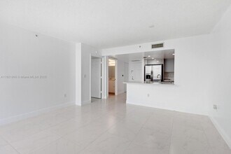 3000 Coral Wy in Coral Gables, FL - Building Photo - Building Photo