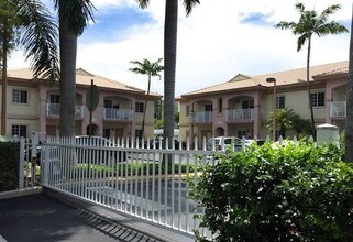 2010 Taylor St-Unit -2A in Hollywood, FL - Building Photo - Building Photo