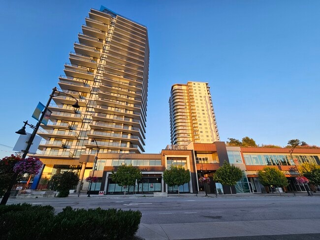 1588 Johnston Rd in White Rock, BC - Building Photo - Building Photo