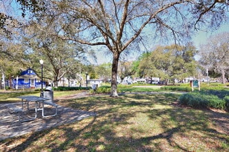 912 Hart St in Clearwater, FL - Foto de edificio - Building Photo