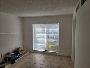 4455 Treehouse Ln, Unit A in Tamarac, FL - Building Photo - Building Photo