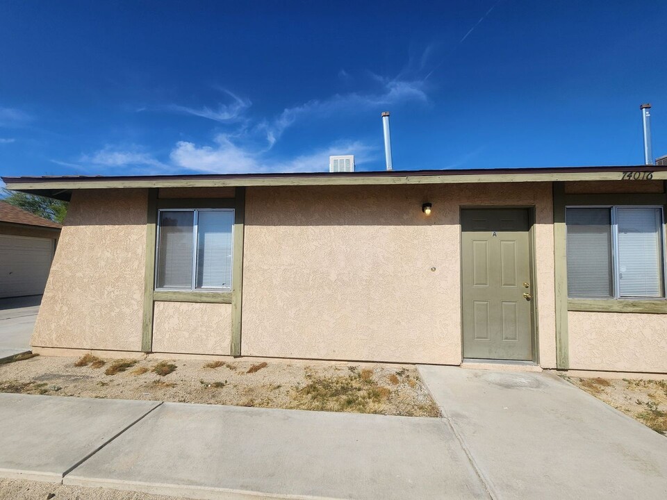 74016 Maricopa Dr in Twentynine Palms, CA - Foto de edificio
