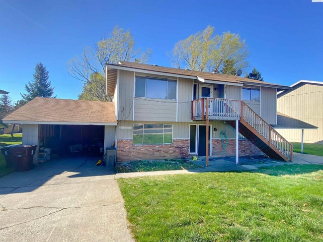 315 NW Robert St