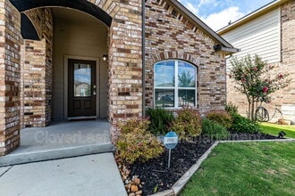 9414 Bracted Sedge in San Antonio, TX - Building Photo - Building Photo