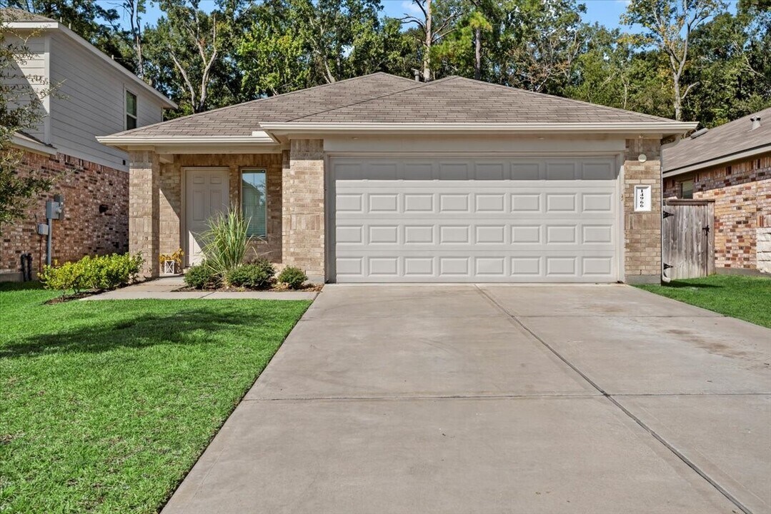 14966 Cypress Holw Dr in New Caney, TX - Building Photo