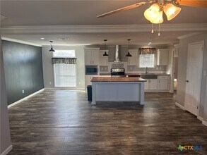 908 N Henry St in Cuero, TX - Building Photo - Building Photo