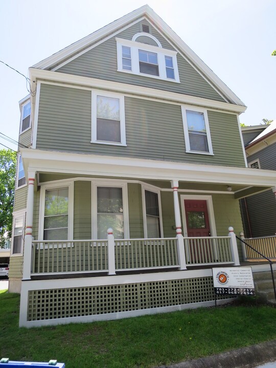 46 Meacham Rd, Unit 2 in Somerville, MA - Foto de edificio
