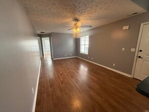 5839 River Walk Cir in Newburgh, IN - Building Photo - Building Photo