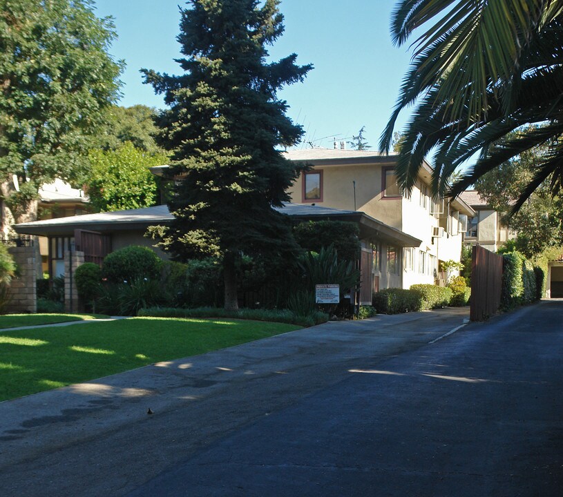 295 W California Blvd in Pasadena, CA - Building Photo