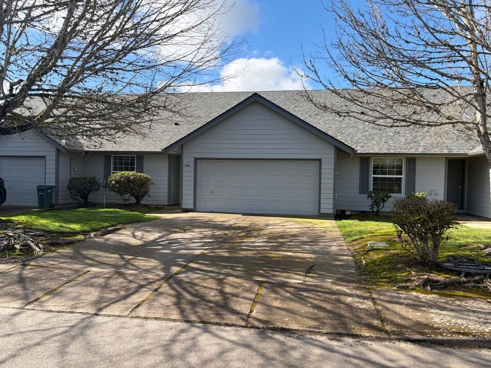 762-766 Catron St N in Monmouth, OR - Building Photo