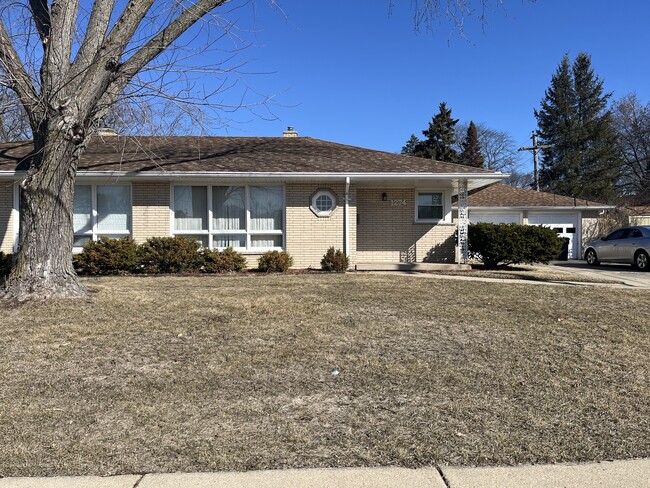 1274 Demmond St in Elgin, IL - Building Photo - Building Photo